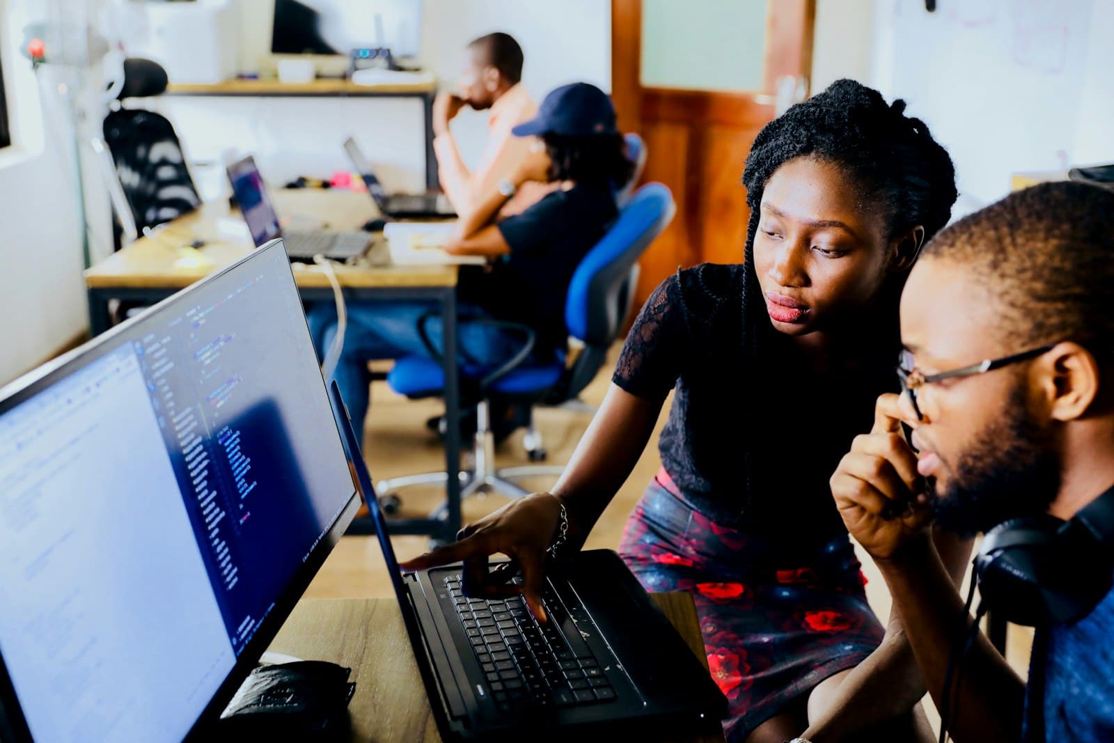 Developpeurs en session de travail sur un projet